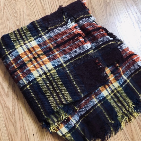 Accessories - Giant scarf or wrap.